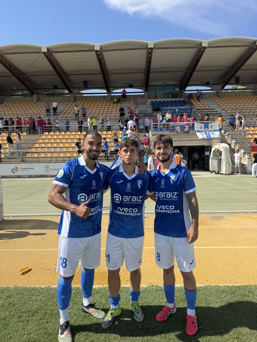 CDManchegoCReal's tweet photo. ⚽️⚽️⚽️ ¡Que tengan un buen domingo, mancheguistas!

#AupaManchego 🤍💙 https://t.co/vajQm6GJ8n