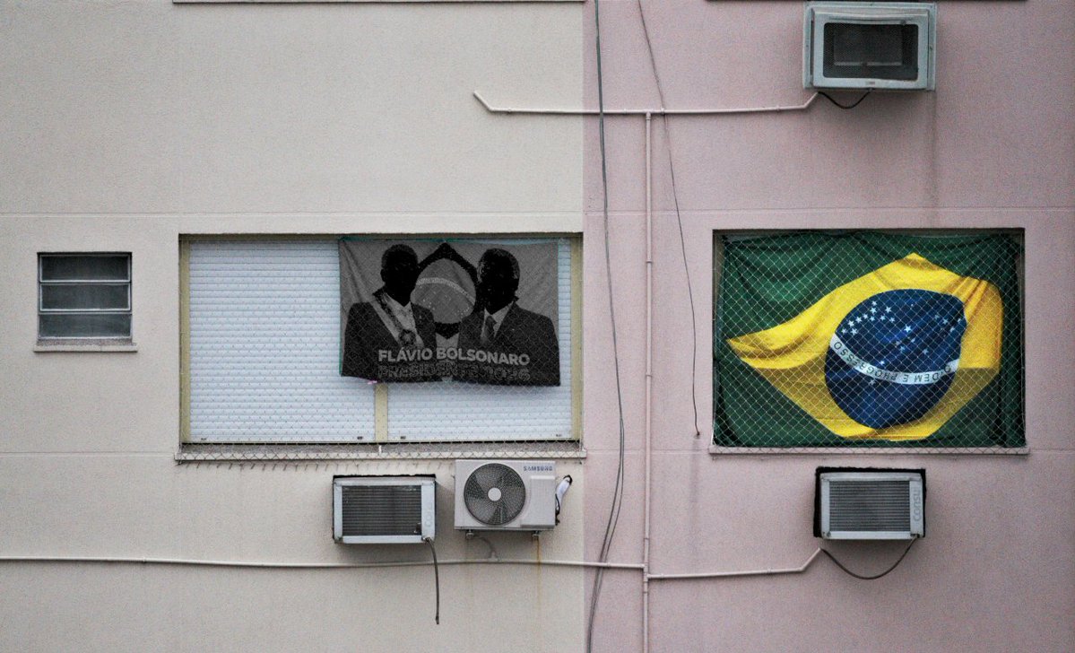 M_lhamasam's tweet photo. Não estou alheio, apenas observo. O trabalho é pessoalmente e de cara-a-cara. Rede social é perda de tempo (pelo menos vindo de mim), mas só para deixar claro: Votar nesse merda do PL, e  nos apaniguados dessa podridão, é por o Brasil num buraco fundo, de cabeça para baixo. https://t.co/JwGETf6pZZ