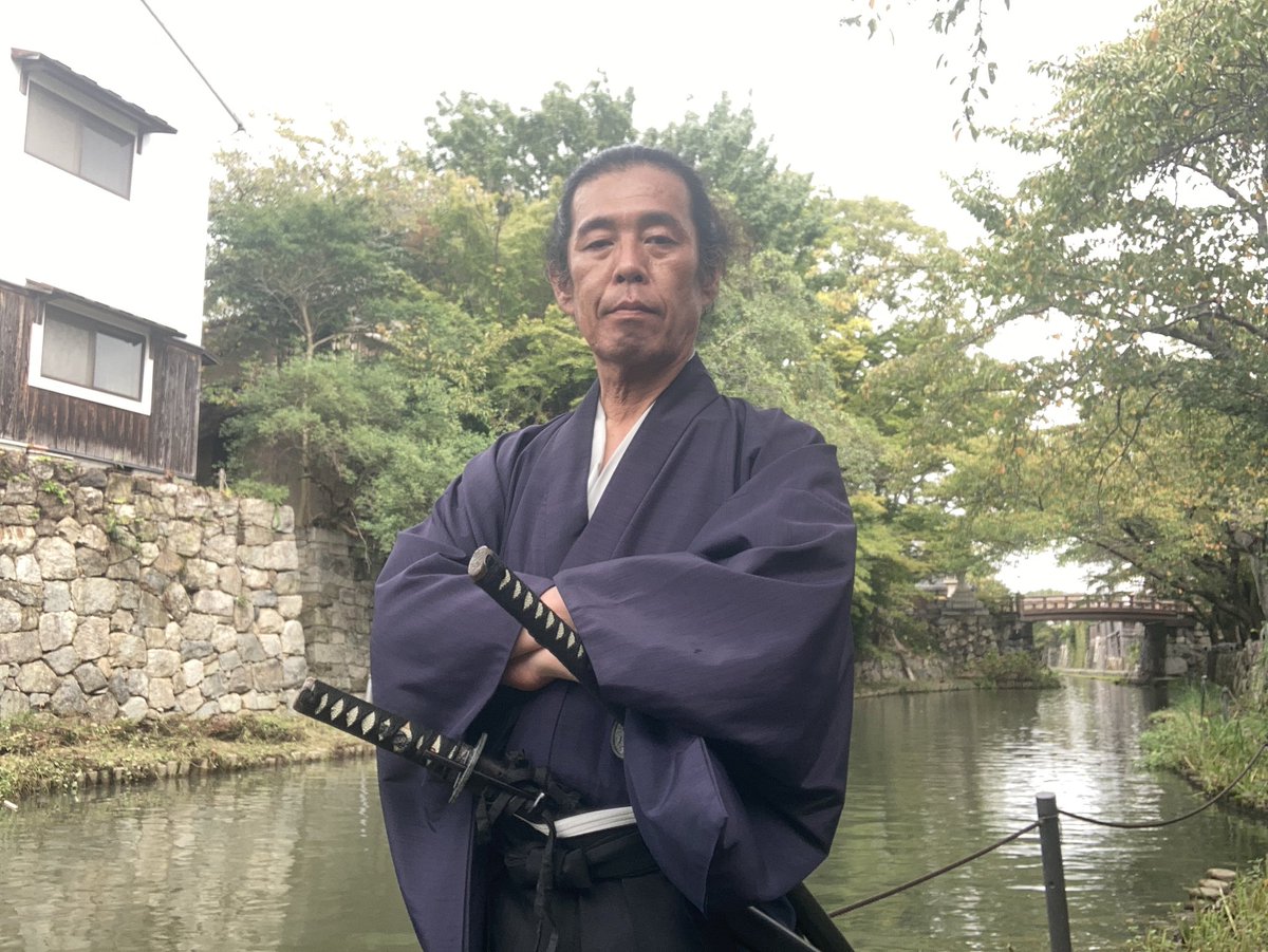 shimasagenta's tweet photo. 本日、拙者は江州(滋賀県)の
時代劇ロケ地でござる近江八��の
「西の湖」(水郷めぐり殿)と、
「八幡堀」周辺へ出没して参った😄

お会いした方々が拙者の姿にて
少しでも近江八幡訪問の
思い出になって頂けたら
幸いにて候(そうろう)🙏

#近江八幡観光 #水郷めぐり #八幡堀 #八幡堀めぐり #サムライ https://t.co/bWJsd53eCs