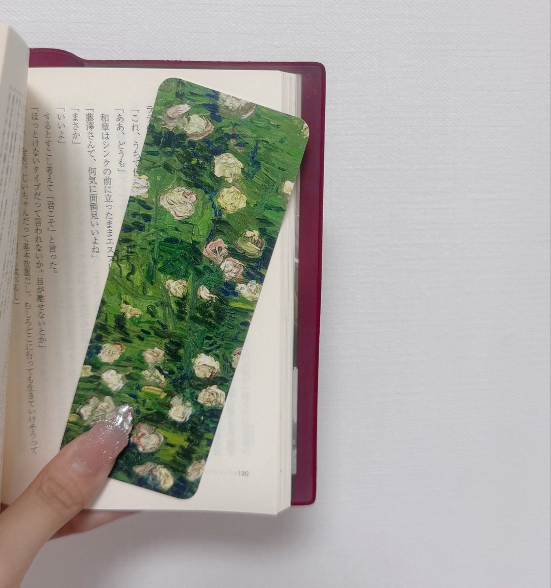 __llo3i's tweet photo. 読んでる小説の雰囲気に合わせて栞選ぶの楽しい🔖 https://t.co/OR81itzTSP
