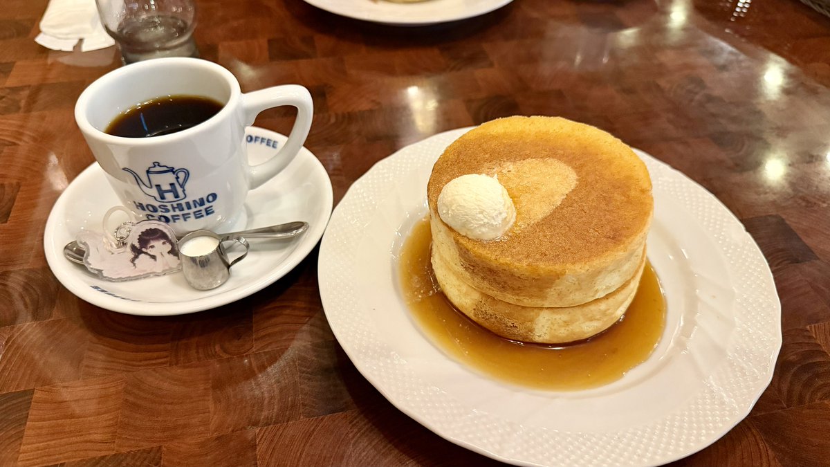masa__masay's tweet photo. 星乃珈琲店「窯焼きスフレパンケーキ（ダブル）」
少々お高いけどとても美味しい https://t.co/52w4MZij2O