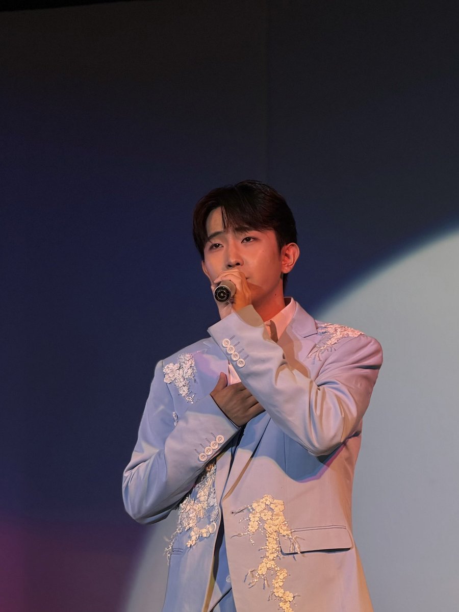 shima_yuuki2007's tweet photo. 石岡健康センターさんで歌わせていただきました‼️素敵なステージングと、たくさんのお客さんに出会えて幸な1日でした\(^^)/

#島憂樹 #ミストロ  #石岡健康センター #ミスタートロットジャパン https://t.co/QLWYGlio16