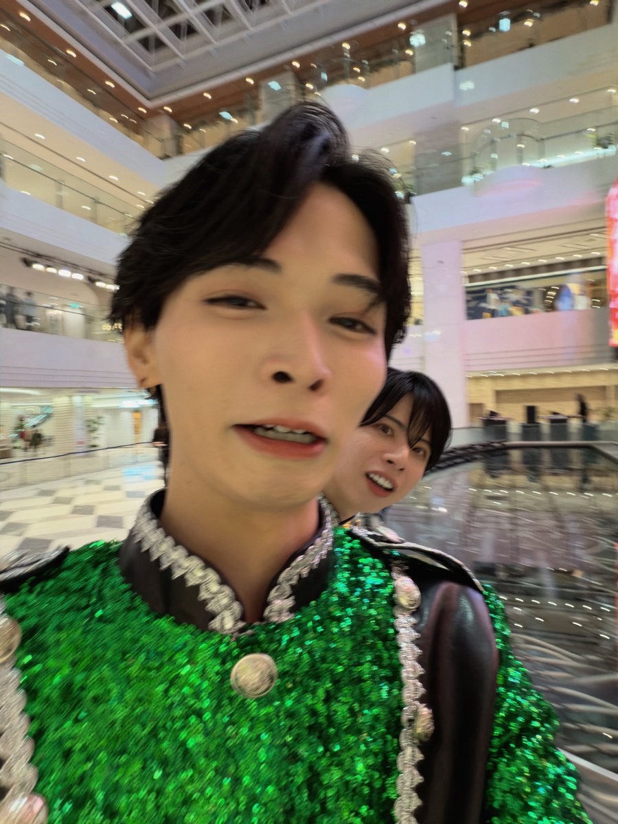 axxx1s_morokei's tweet photo. 撤収2秒前のアイドル。 https://t.co/daIFzhpodt