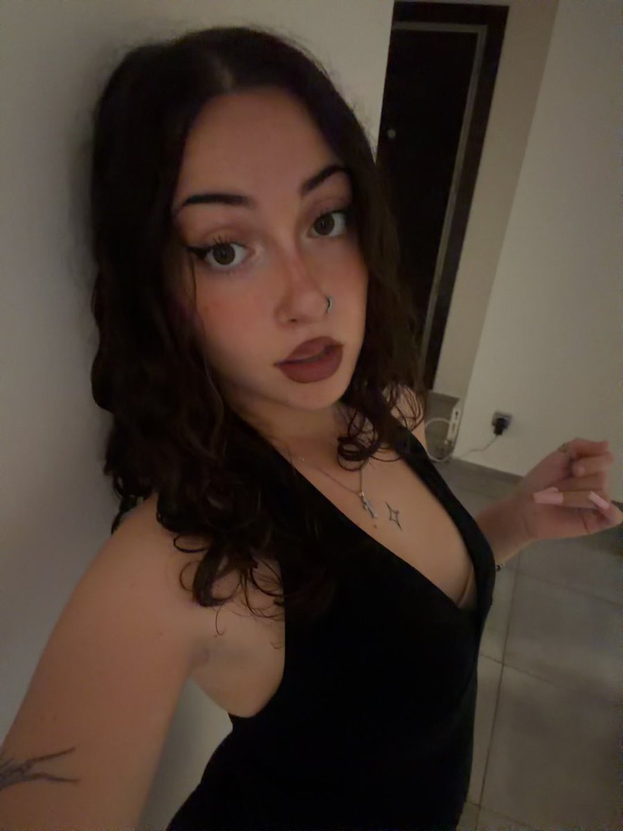 laaaau111's tweet photo. quiero sumisos financieros a mis pies #sumisos #sumisofinanciero #findom #pagafantas https://t.co/V20eGZTFea