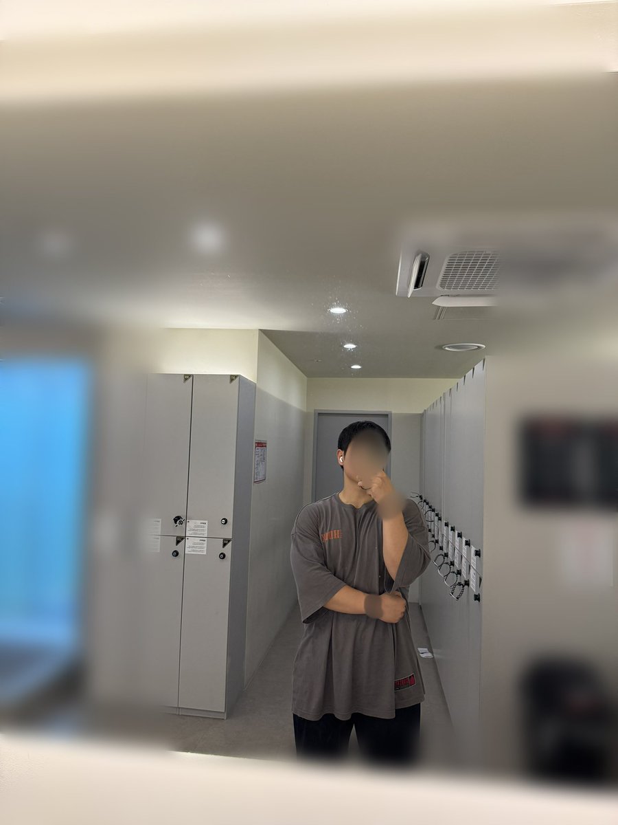 nagi02001's tweet photo. 사람이 많아서 오늘 오운완은 대충
가슴 끝내고 사레레 깔짝 하는데 옆에 여성분이 엉덩이 사진 500장 찍으시길래 도망쳤어요,, https://t.co/M8FfcLiuJS