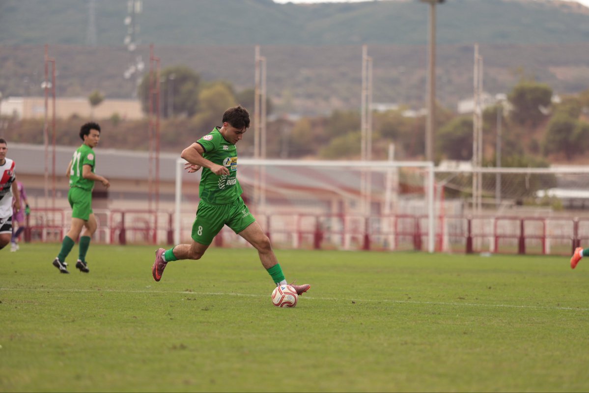 FCLaCalzada's tweet photo. 🔁 77’ | 1-0 | Cambio en el banquillo de La Calzada.

➡️ Prince
⬅️ Cristian

#VareaLaCalzada #TerceraRFEF https://t.co/1tZNRSObai