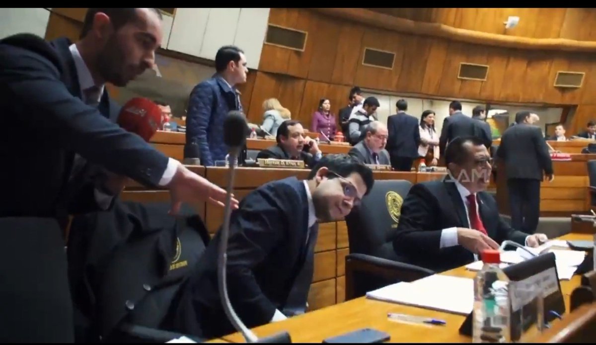felixdavidoest's tweet photo. Se acuerdan cuándo @rickyalderete perseguía a cartistas en el congreso para el programa Algo Anda Mal? Bueno ahora Algo Cambió Mal y mágicamente se convirtió en abogado de los corruptos que antes perseguía.
Qué pasó Ricky? Vos ya estás mejor? https://t.co/w68U6wyftG