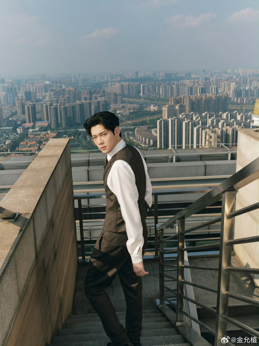 Maneexaxe's tweet photo. Đẹp điên lênnnn, PFW mau đến điii, người đàn ông này cần được toả sáng hơn nữaaaa

#김윤식 
#KIMYOONSIK https://t.co/far7Ggdh7E