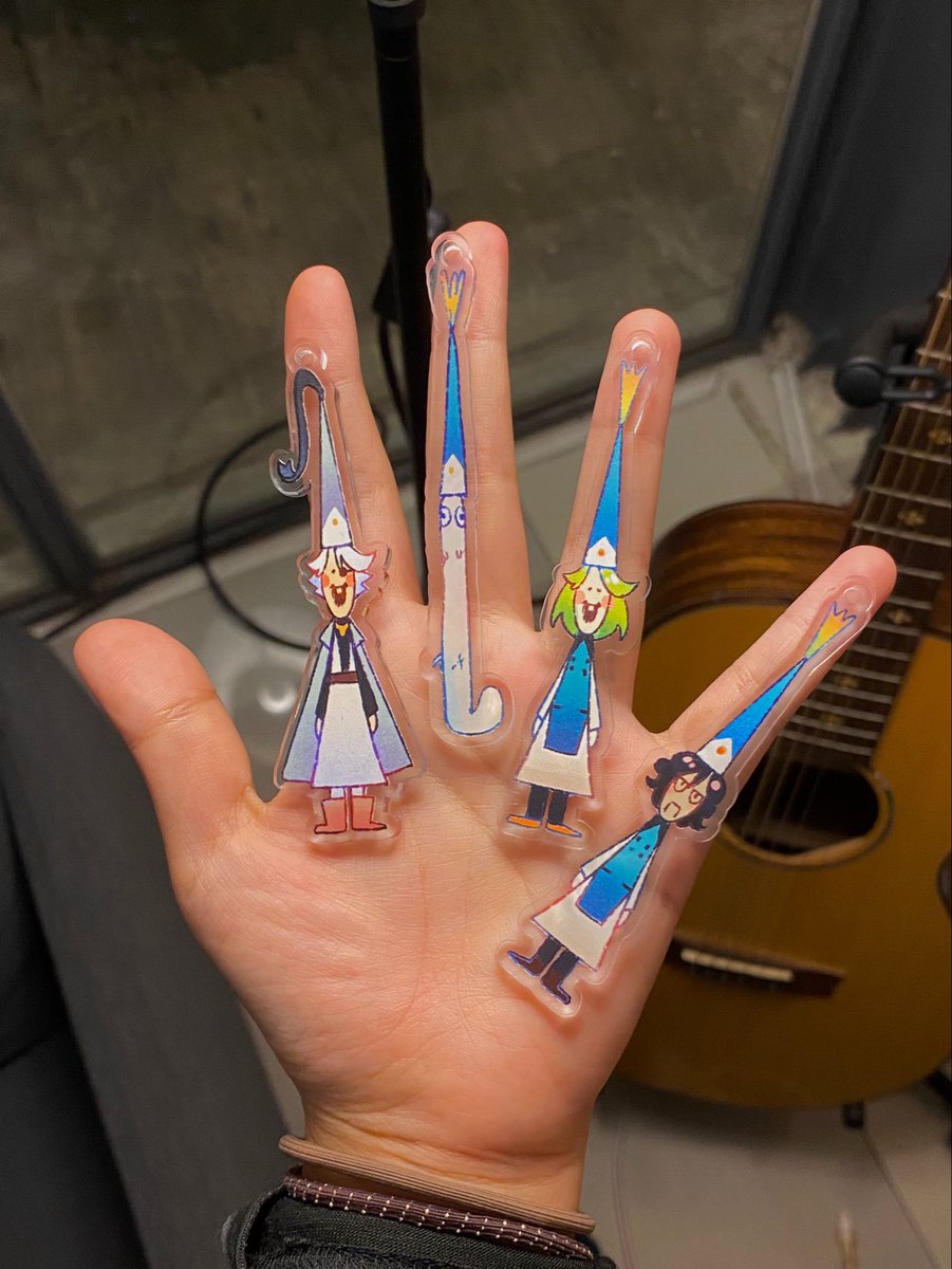 cocoonns's tweet photo. brushbuddy is the size of my finger #witchhatatelier https://t.co/2pISkL3GZE