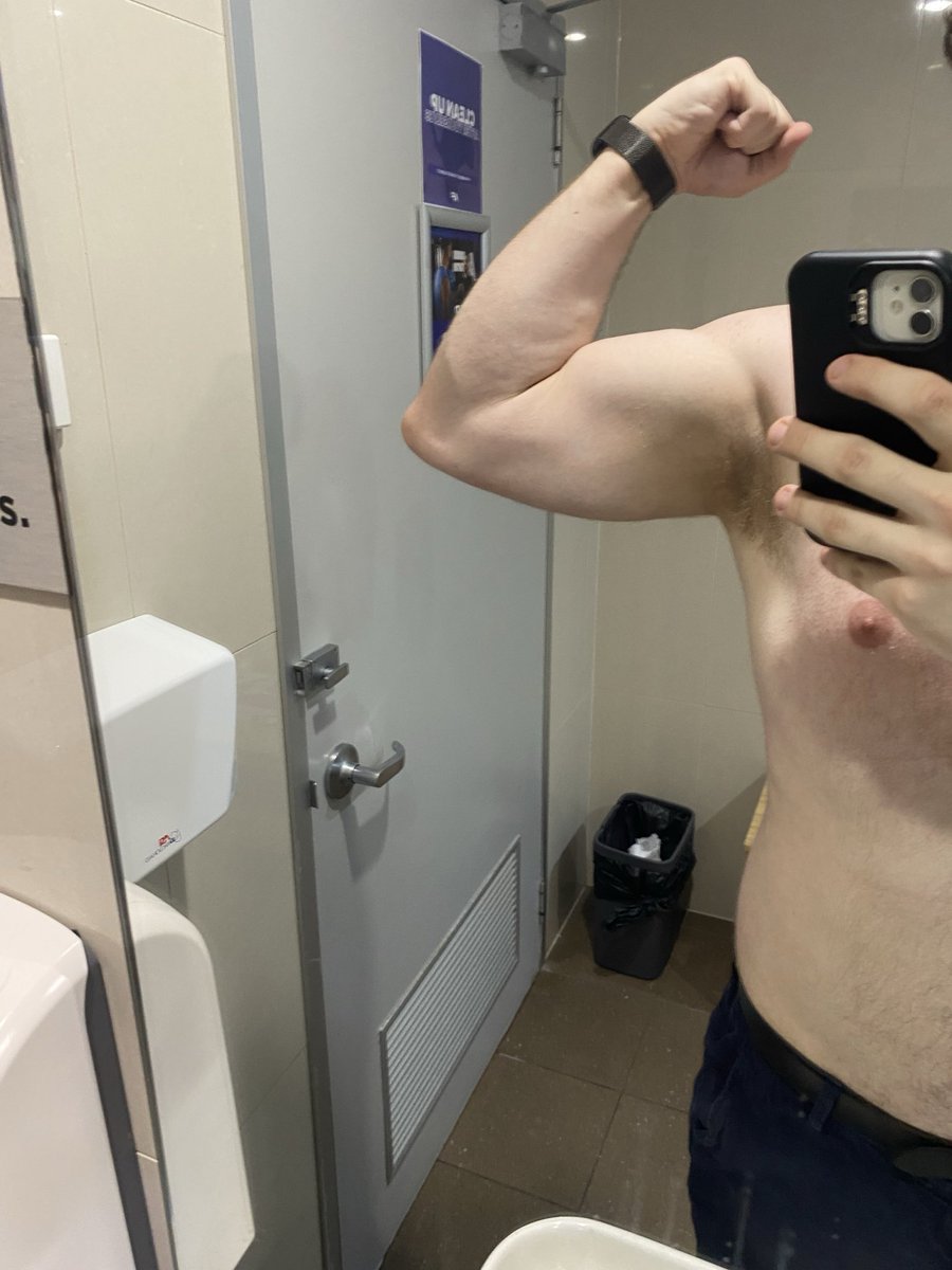 goodbboyspee's tweet photo. puppy beats his blues by lifting heavy shit (working out every muscle includes working out the bladder btw) https://t.co/sLfF8vyiNb