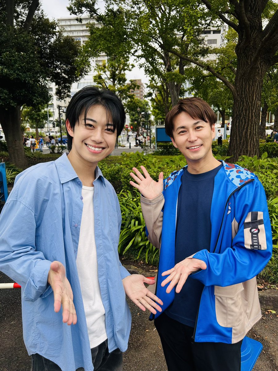 engeiouji's tweet photo. 今回のGreenSnapマルシェ横浜も素晴らしい歌声で盛り上げてくださった #奥崎海斗 さんと！
横浜でワンマンライブ決定とのこと、おめでとうございます！
フウリンソウ、名曲です。 https://t.co/ddLYcs3DIo