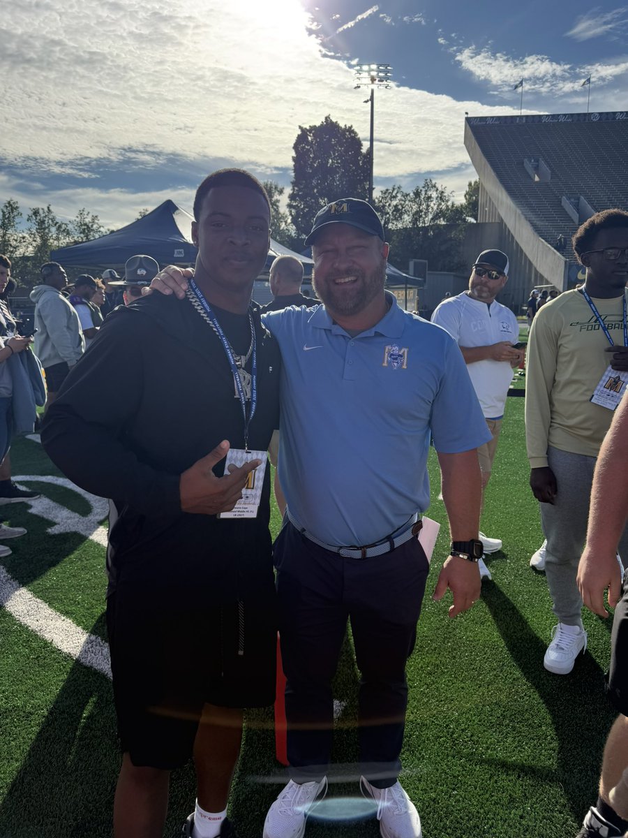 kiwaniscope9's tweet photo. Had a great experience watching @racersfootball . I wanna thank Coach @WrightJody &amp; @NathanHopper22 for giving me the opportunity to watch some Racer football. #GoRacers @WWMHFootball352 @RhettCaruthers https://t.co/32Jg03yU8H