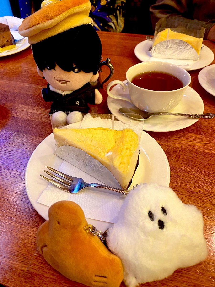 o002's tweet photo. 純喫茶を楽しむホケ村with鳩兵衛・オバケちゃん
平成って最高なんよな…🎤 https://t.co/mLSgaMzUEC