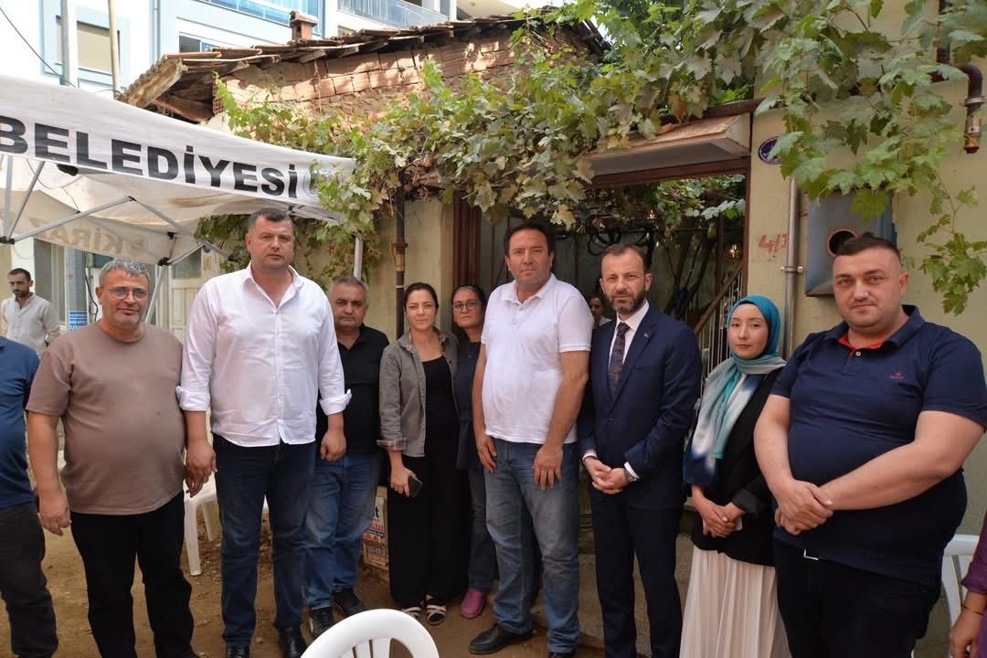 KirazIlce's tweet photo. Türkiye Yüzyılı Buluşmaları kapsamında; Kütahya Milletvekilimiz Sn. İsmail Çağlar Bayırcı ve kıymetli teşkilatımızla birlikte hemşehrilerimizi, esnafımızı ve kurumlarımızı ziyaret ettik.
Sıkılmadık el, girmedik gönül bırakmama anlayışıyla; milletimizin sesine kulak veriyor https://t.co/NaKcBzXTvu