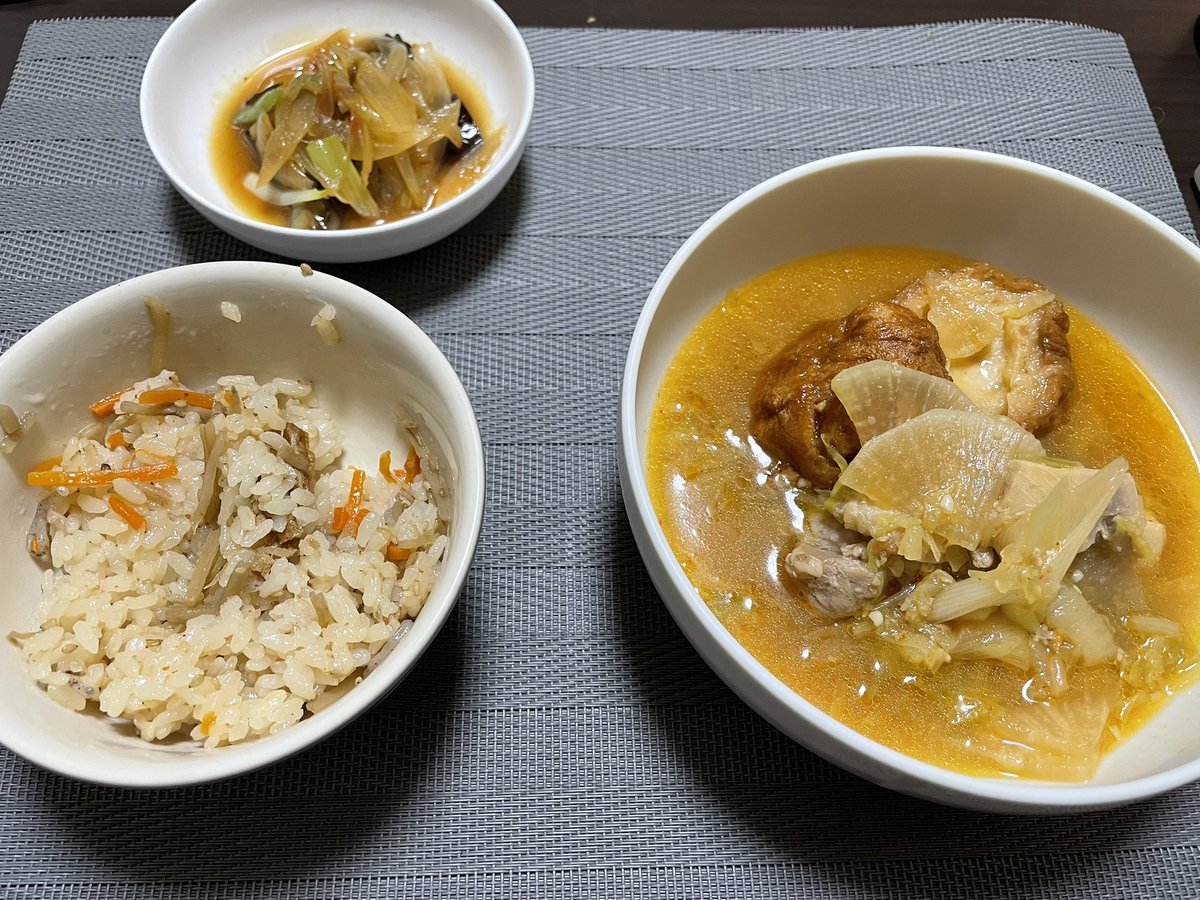 kingTINTAN's tweet photo. ◼︎みぞれ煮あんかけ餅
◼︎のりまき
◼︎キムチ鍋
◼︎チャーハン https://t.co/58GuzdmpDn