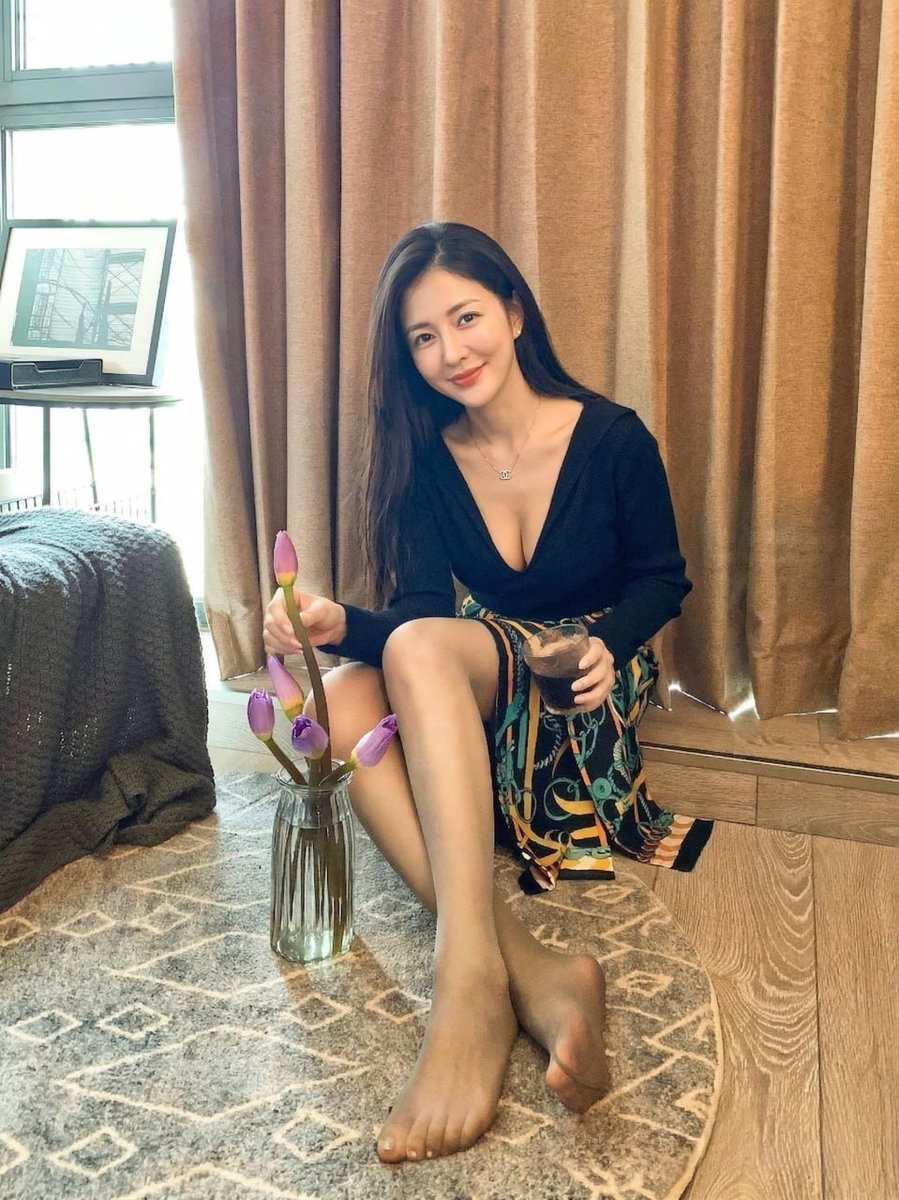 NoelNicole_'s tweet photo. 怎么感觉x还没有抖音好约的，私信我的都是小孩子，根本没有我喜欢的人夫啊啊·· https://t.co/1n7XVzfF0i