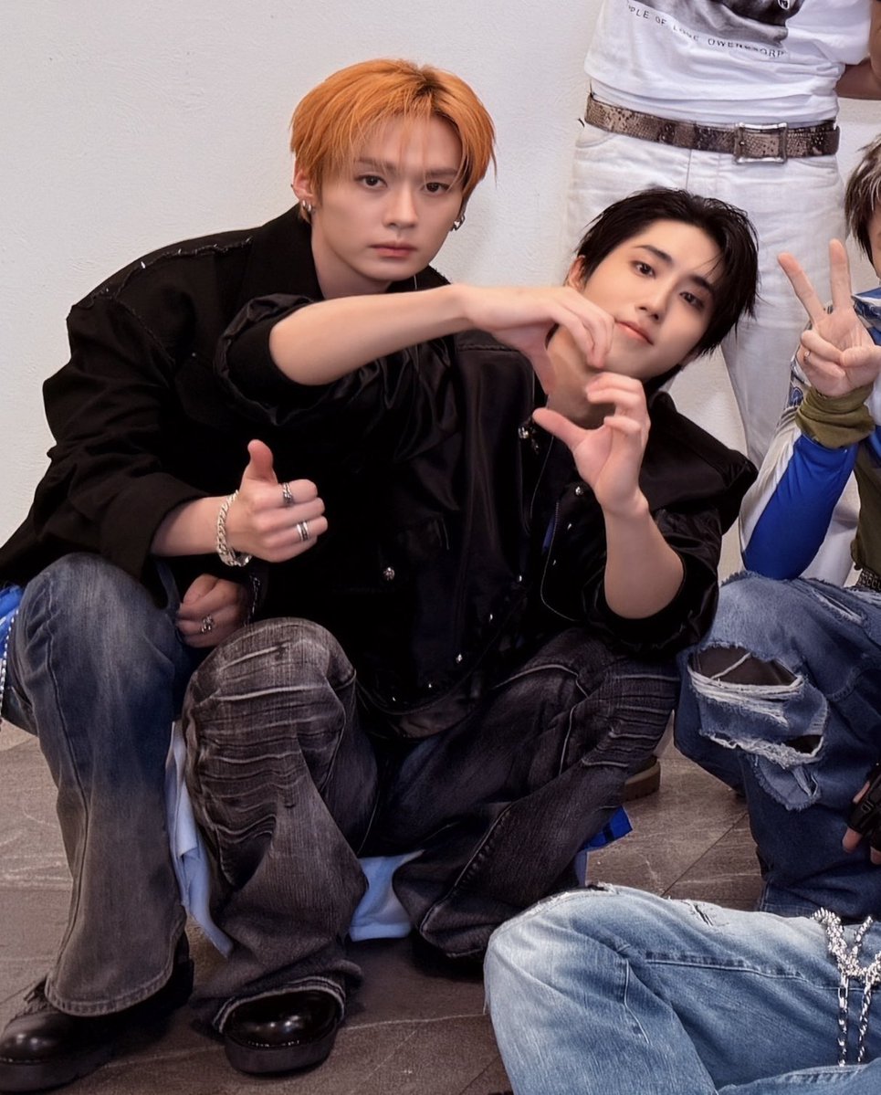 minhodoscoxao's tweet photo. os minsung no mesmo instante que escutam “foto em grupo” https://t.co/DnrWPRb3s7