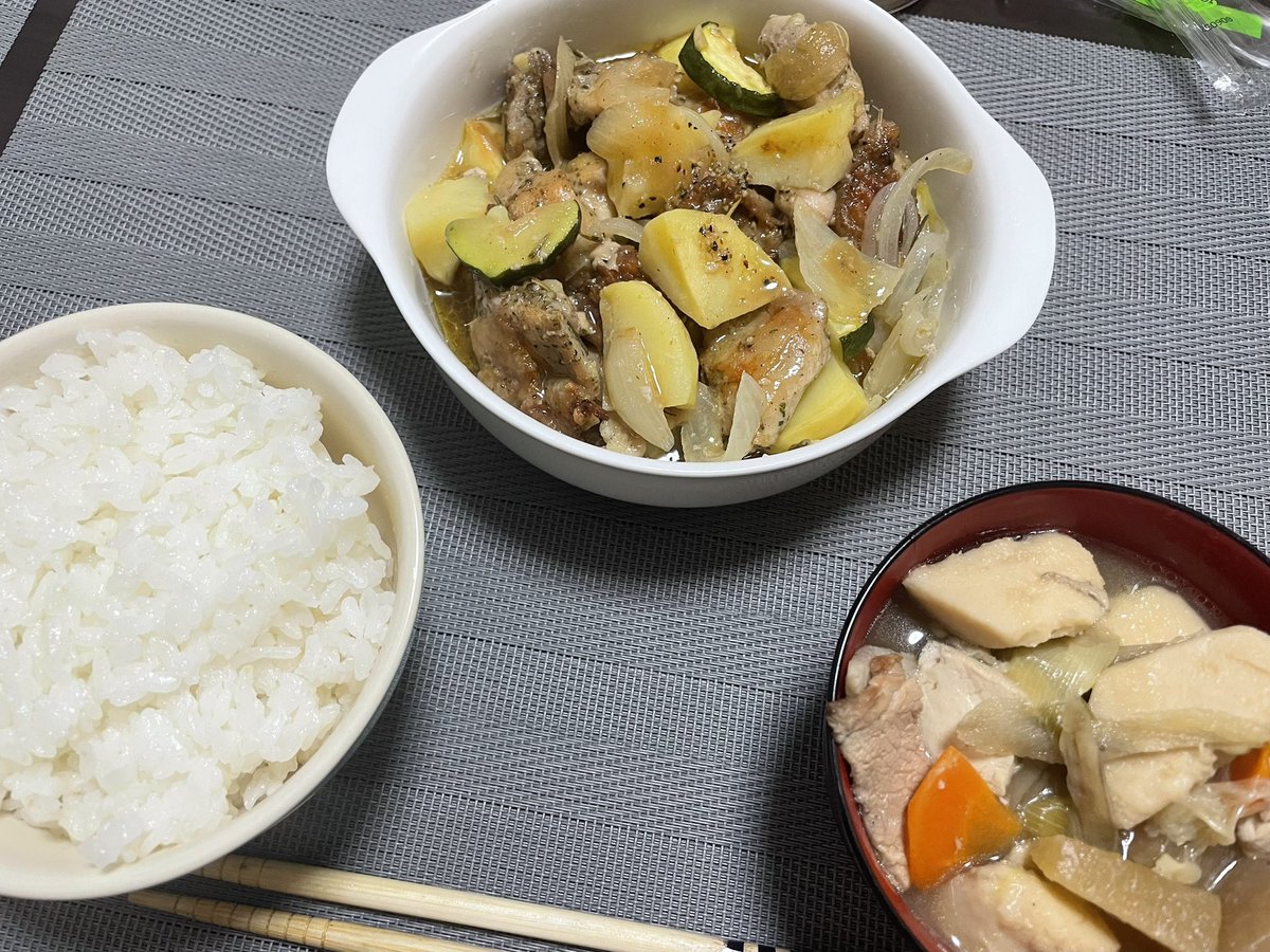 kingTINTAN's tweet photo. ◼︎カレー
◼︎鶏肉のレモングリル
◼︎ミートソースパスタ
◼︎コロッケ https://t.co/nwUP8nyido