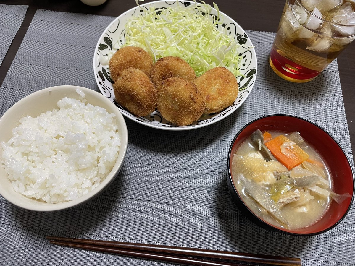 kingTINTAN's tweet photo. ◼︎カレー
◼︎鶏肉のレモングリル
◼︎ミートソースパスタ
◼︎コロッケ https://t.co/nwUP8nyido