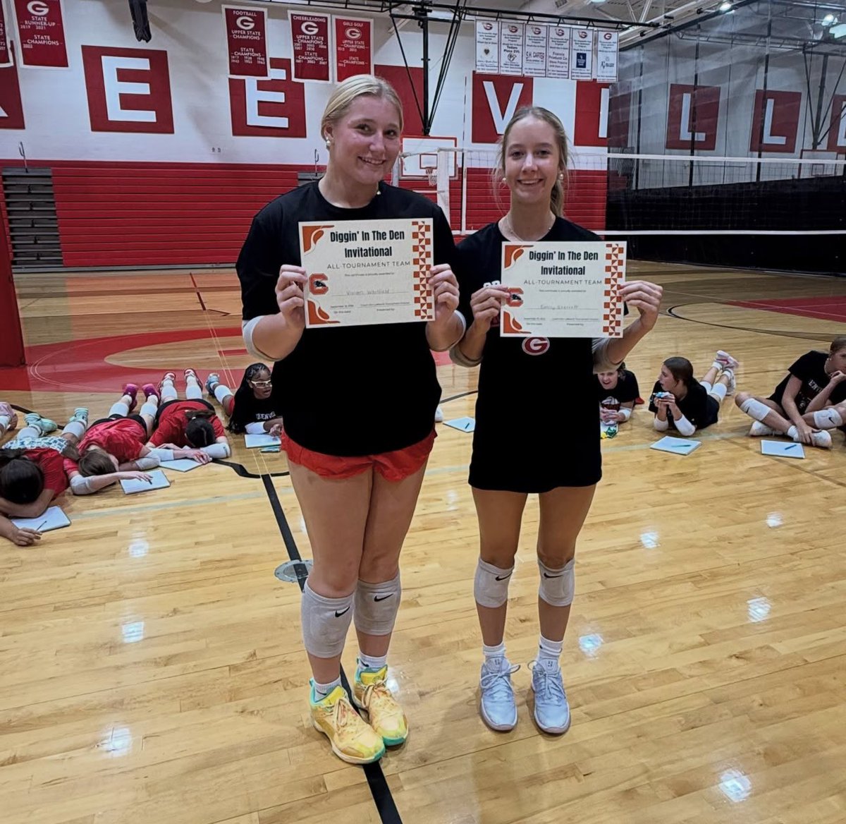 VivianWhit26's tweet photo. A little change of scenery! But got MVP for my Greenville High school volleyball team! https://t.co/I2N4VwJkpb