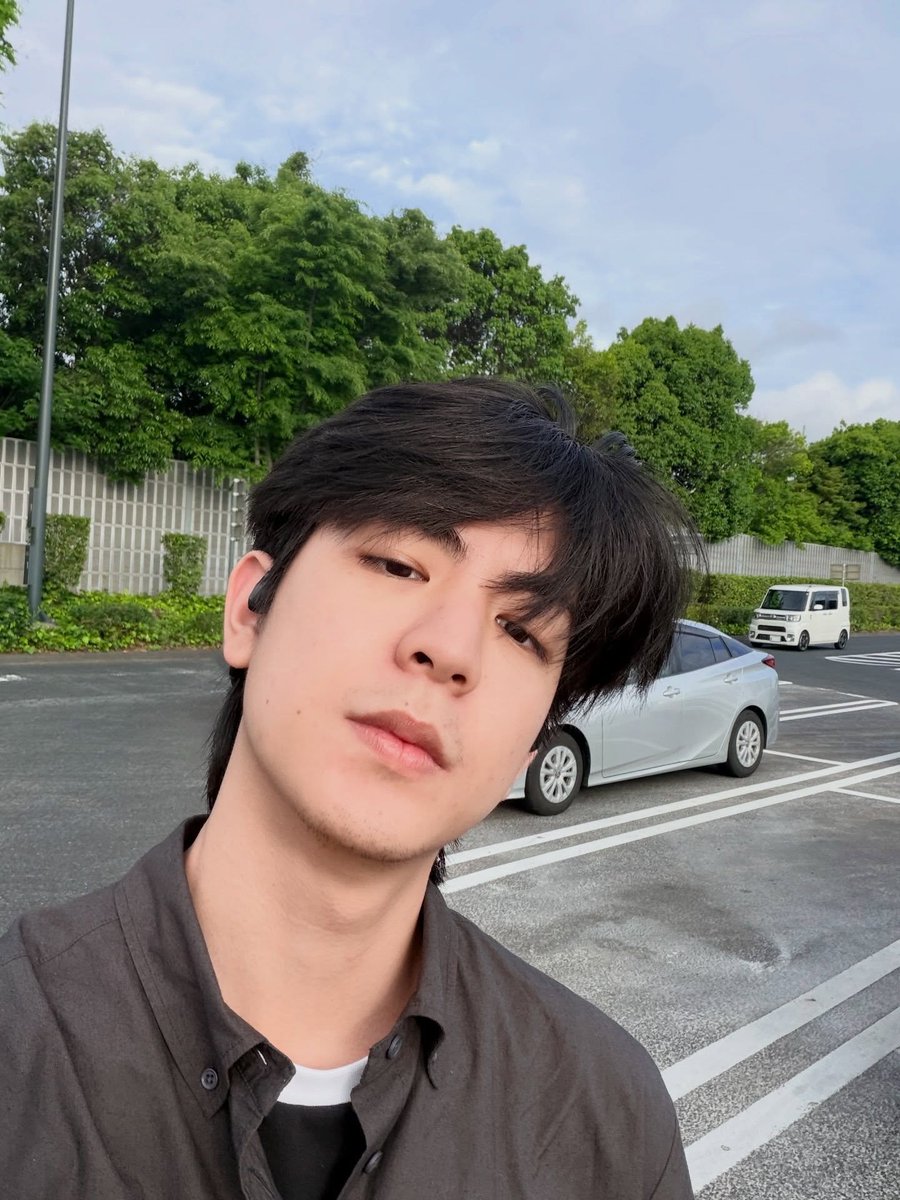 dezhchart's tweet photo. The sky was extraordinarily clear back then, inviting me to stay outdoors. I eventually decided to just wander wherever my feet might lead me. Right in this spot, I stopped for a moment and captured a few photos to share. https://t.co/sYZJyCGXrV