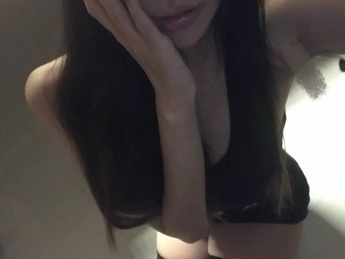 DawnRusselhzhs's tweet photo. 新人刚玩x 想发点照片 有人锐评女大福照吗 直接给不墨迹 发完我要删了…. https://t.co/If1c0TeHTY