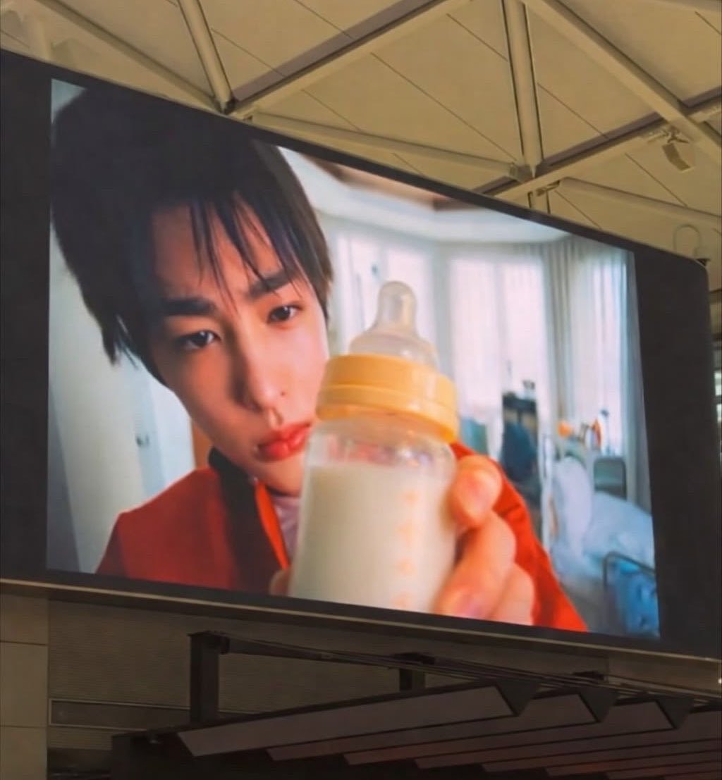 ddkeonhoo's tweet photo. dd keonho 🥺🍼👶🏻                     ahn keonho 🍸🖤⛓️ https://t.co/dnML0ndqEW