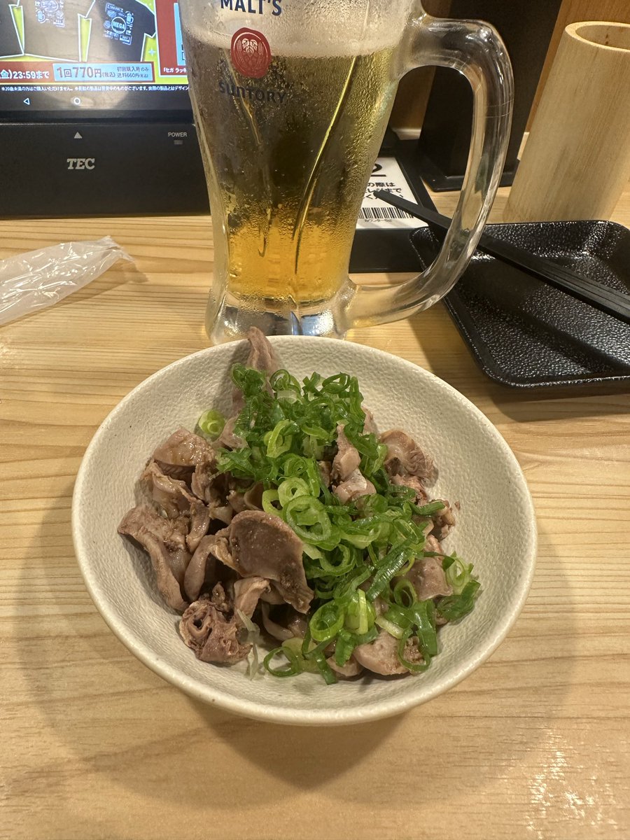 maa_chan_hh's tweet photo. 新潟、柳都ショーケースのライブ終わりー
駅南のドンキも一回行って、駅南のトリキ、、満席😭
なんか諦めきれず、ルーキーズのトリキ。カウンターの狭いとこだけど入れた〜🐓 https://t.co/aICBljZgiF