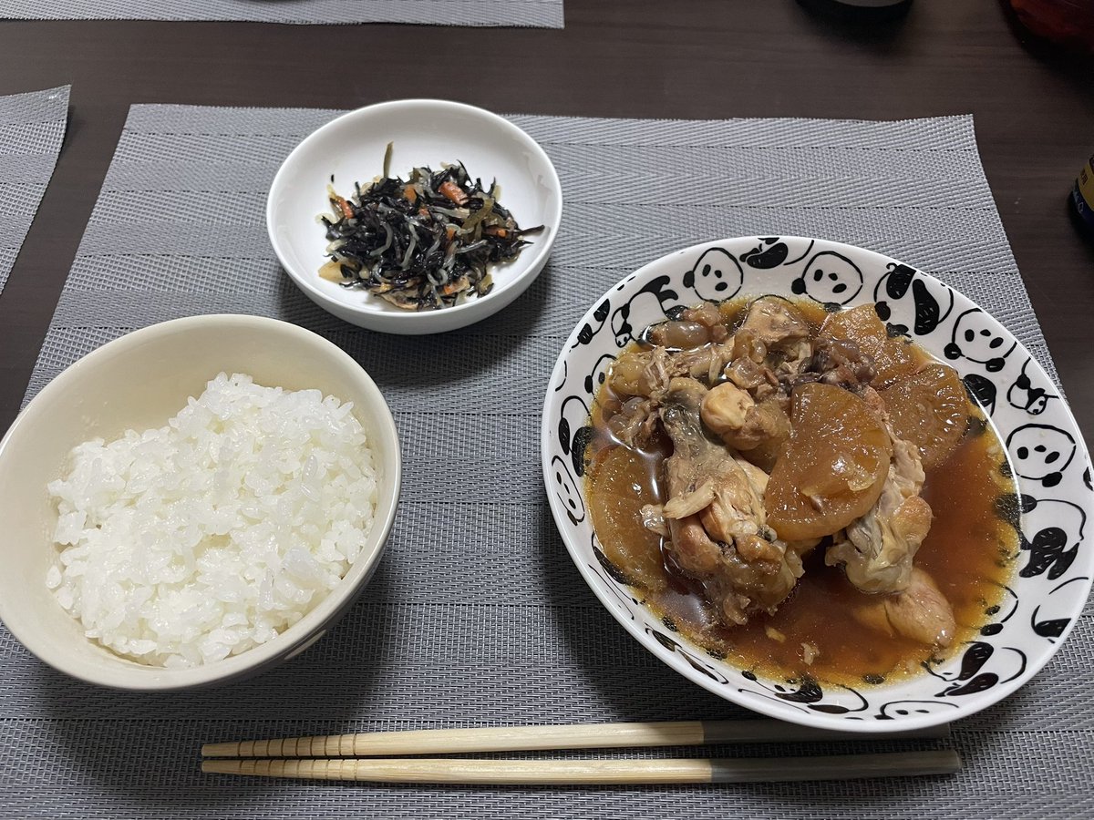 kingTINTAN's tweet photo. ◼︎鶏大根
◼︎鶏肉のトマト煮込み
◼︎炊き込みご飯
◼︎もやしあんかけ丼 https://t.co/RbafeYa6Bu