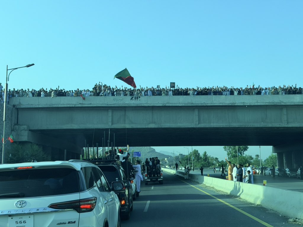 ShafiJanPTI's tweet photo. عمران خان کے نامزد اوپنر سہیل آفریدی کے مالاکنڈ میں انٹری https://t.co/TbL9fdRGTe