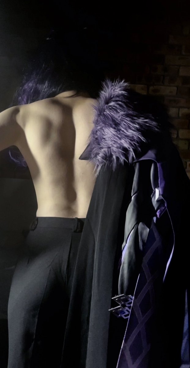 moonpebs's tweet photo. felt like taking some back pics with my pantalone cosplay :3 https://t.co/Nn3suATb9L