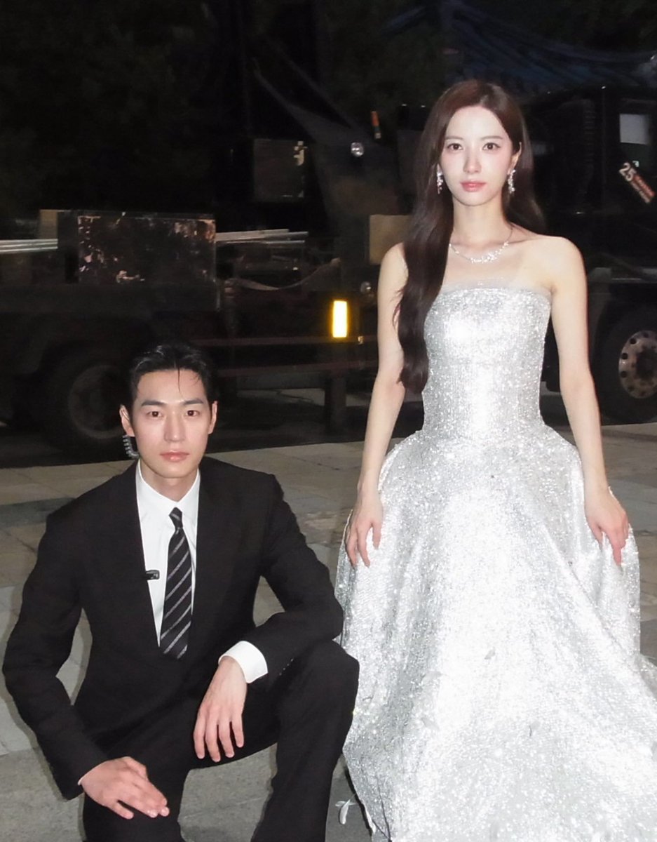 kdrama_menfess's tweet photo. •kdm• ⚠️ dive into you 

pesona bodyguard &amp; aktris yang ganteng dan cantik itu 🥹🥹✨ ga sabar eps 2 malam ini sdh tayang yah ges di ott v|ki 🥹

https://t.co/co1RU08aAh