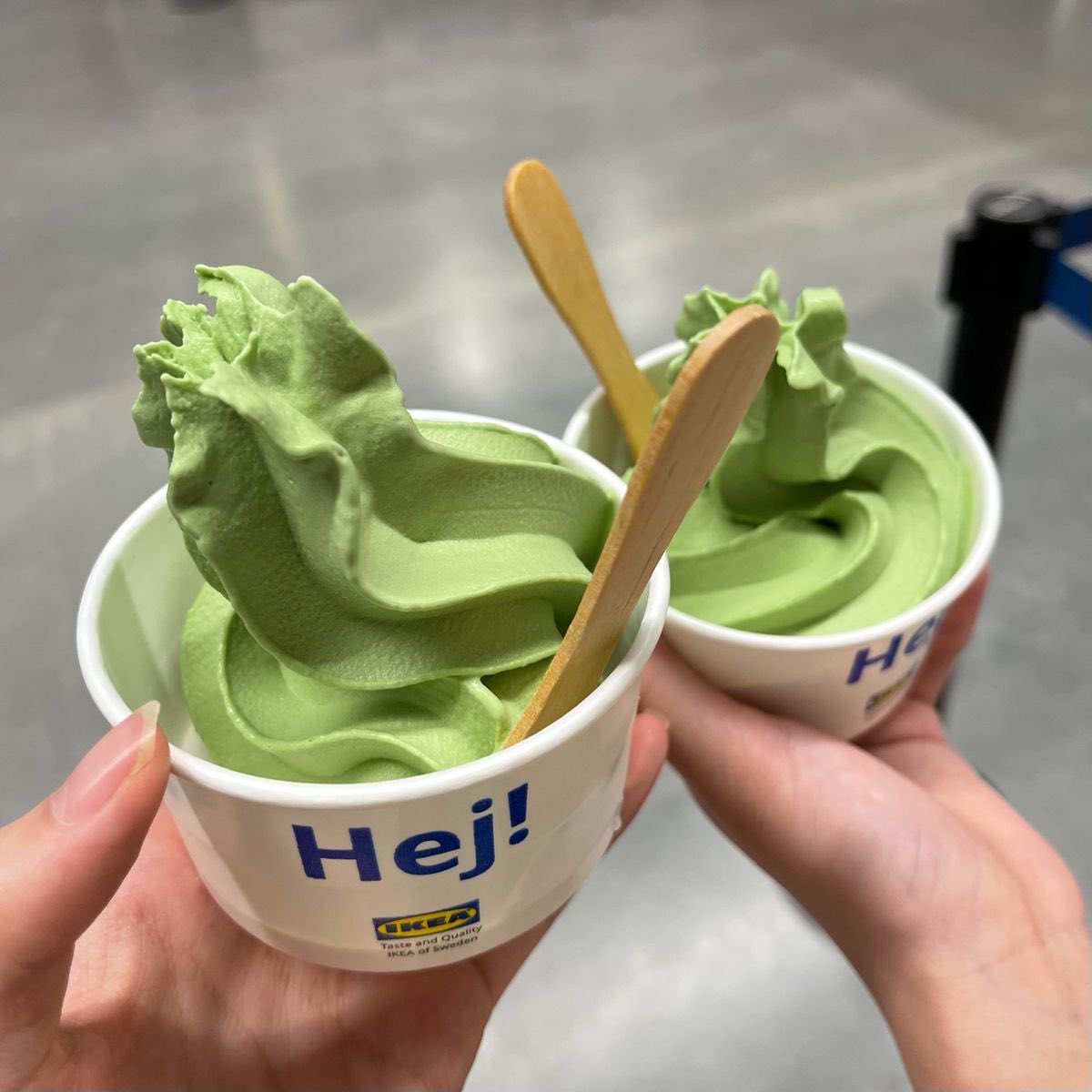 sgr_verdant's tweet photo. ice cream date 🤍 @icell_ember https://t.co/UY9WQYEDmD