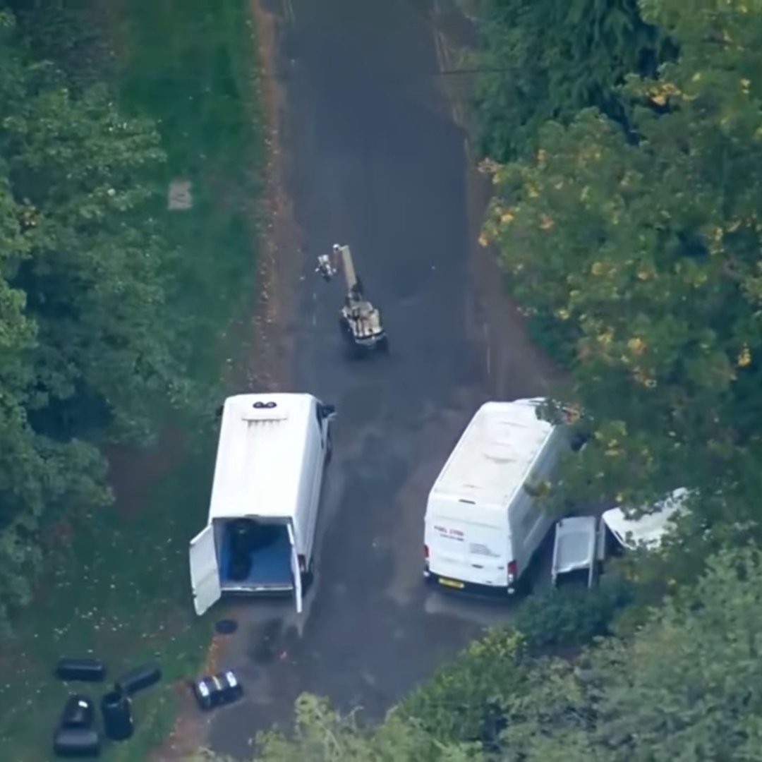 Osint613's tweet photo. An aerial photo shows the defusing operations for explosives found inside trucks near RAF Fairford last night.

Contributed by @MoloWarMonitor https://t.co/PIHH6f8DxR