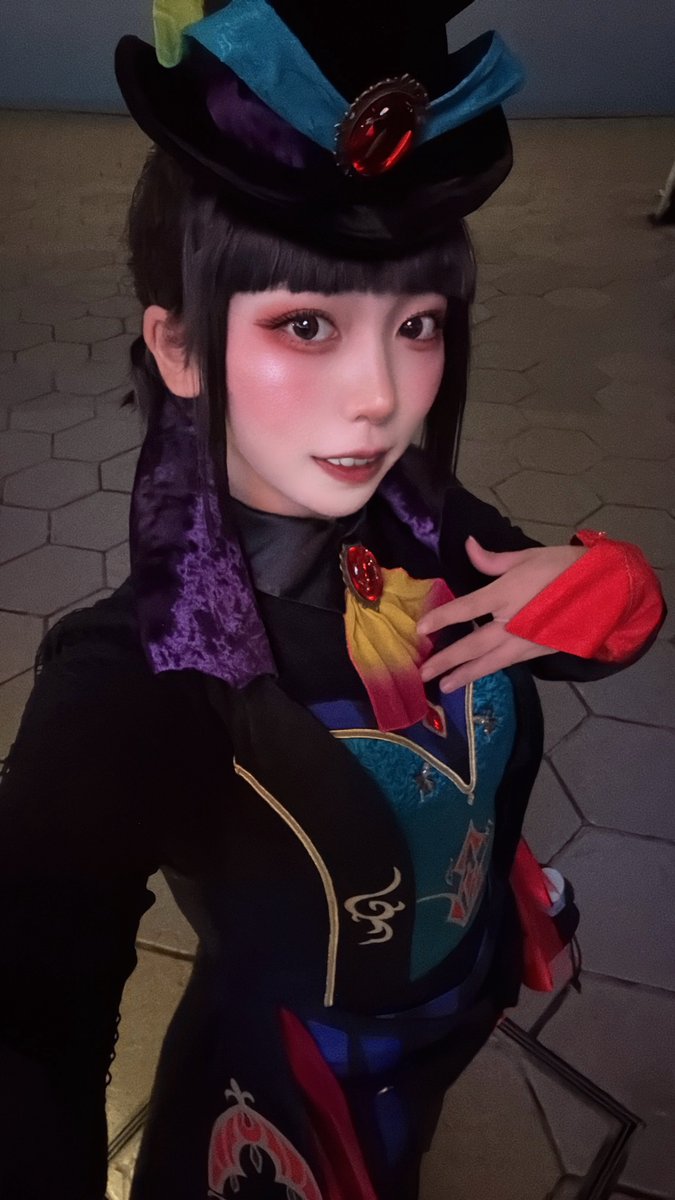 ykm_cos's tweet photo. 昨日は念願の！！！ファシダン仮装🎩💙でした✨️✨️✨️

雨でキャングリ悲しかったけど、たくさんファンサいただけて最高だった😭😭💖
次こそエナジー集めに行きます😭😭😭

 #Dハロ仮装  #Dハロ仮装2025 https://t.co/LafNUN7VtZ
