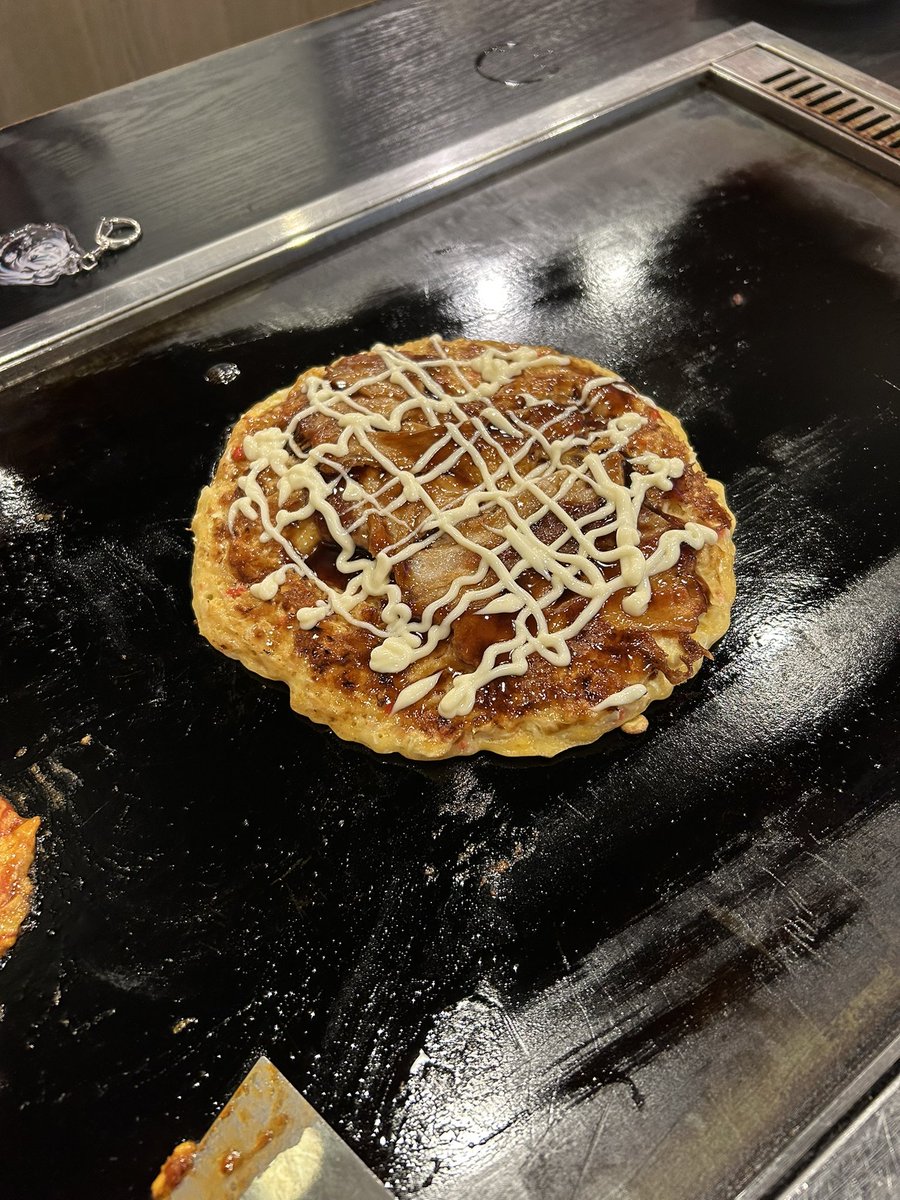 rokuhara_player's tweet photo. ぺい太郎さんとお昼ご飯にお好み焼き食べて晩ご飯はうちオススメの洋食屋さんでハンバーグ食べた(  ˙༥˙  ) https://t.co/ksXHdgMTSI