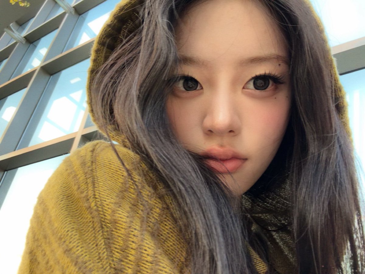 MinjuGlobal's tweet photo. [WEVERSE] 260927 

🐰 : so cool!!

#MINJU #민주 #ILLIT #아일릿 https://t.co/GI6PDiuLsP