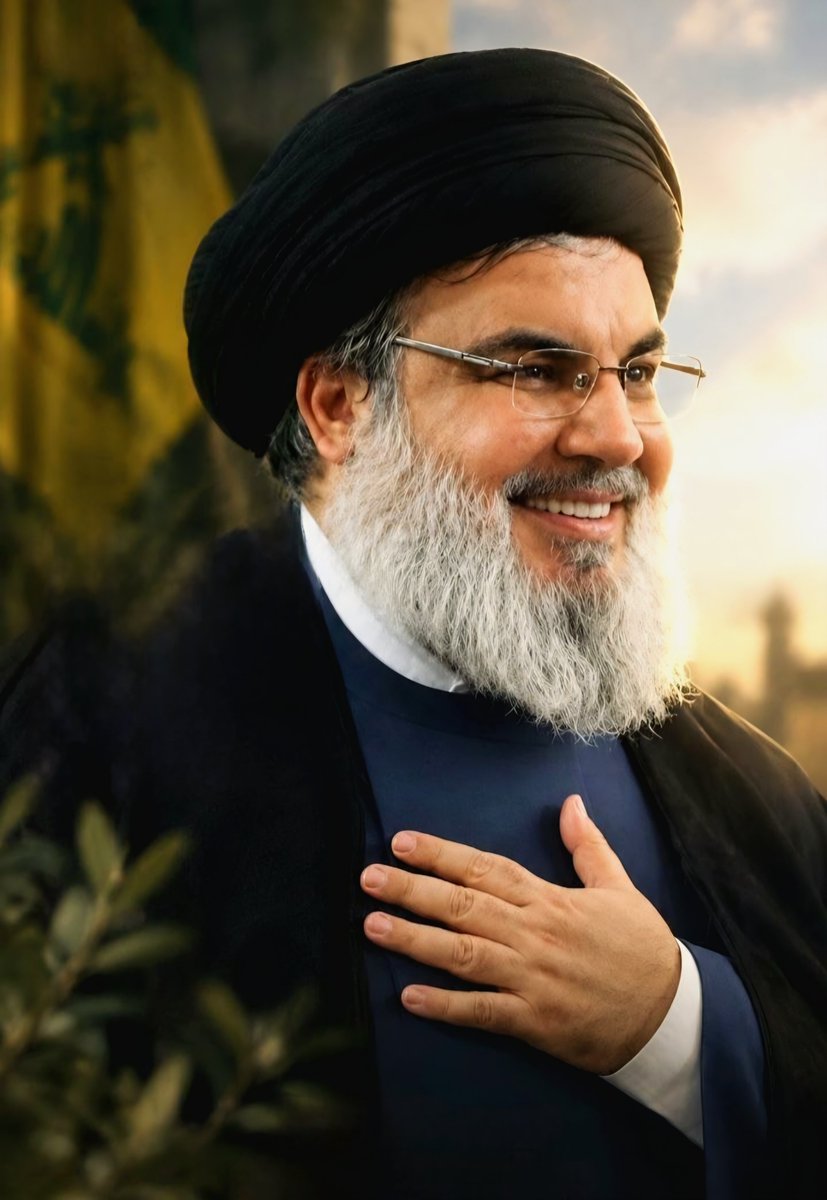 M__rousta's tweet photo. سیدحسن نصرالله فقط یک رهبر نبود؛ یک امضا پای سندی بود که سال‌ها قبل با خون نوشته شد.۱سر۱ئیل  خواست با  ت*رور، این امضا را پاک کند؛ غافل از این‌که امضا در دل‌ها حک شده است، نه روی کاغذ.
از یک وعده تا یک ملت، یک مرد ایستاد و به یک ملت یاد داد که ایستادن، ارث است.

#سید_مقاومت https://t.co/m1nJbMMMM2