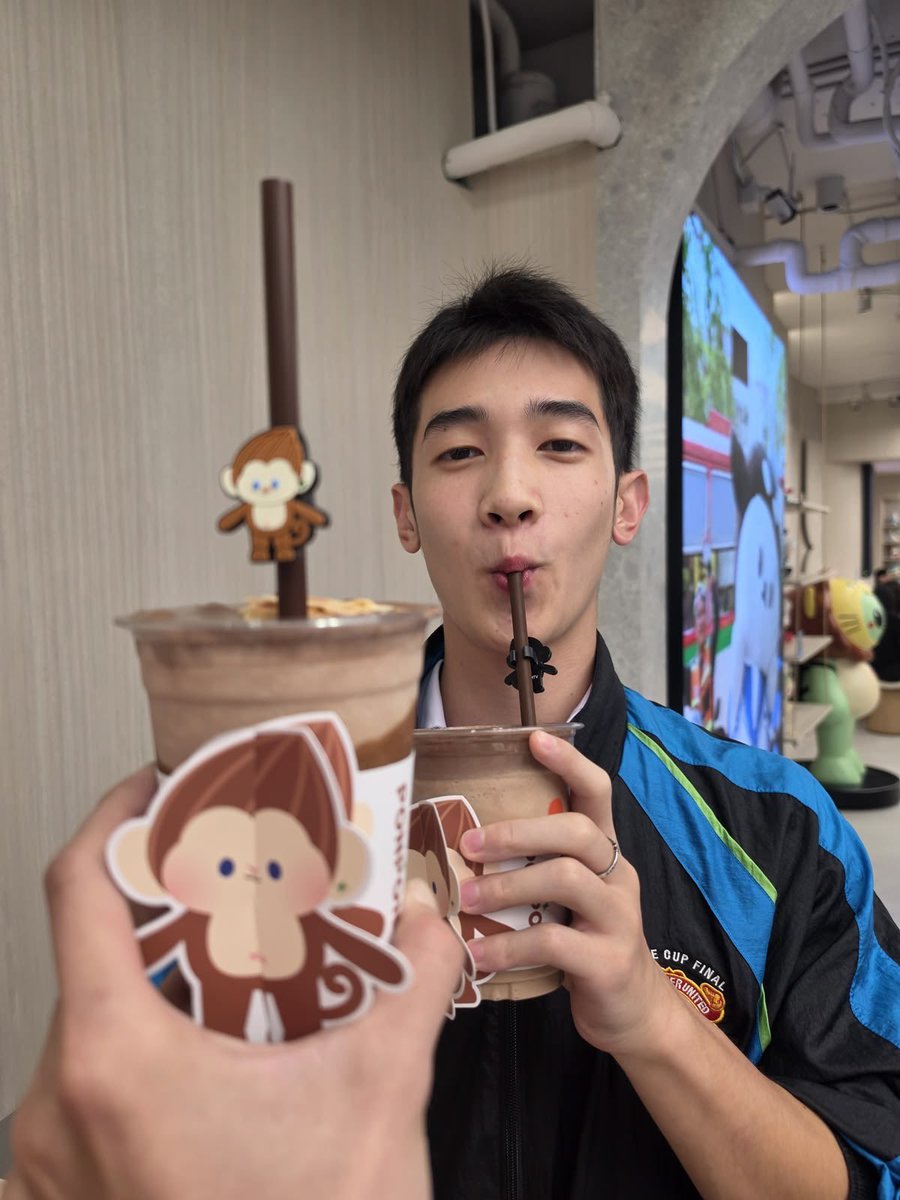 almondfate's tweet photo. Ngedate sama anak monyet https://t.co/NO1pIOYIoA