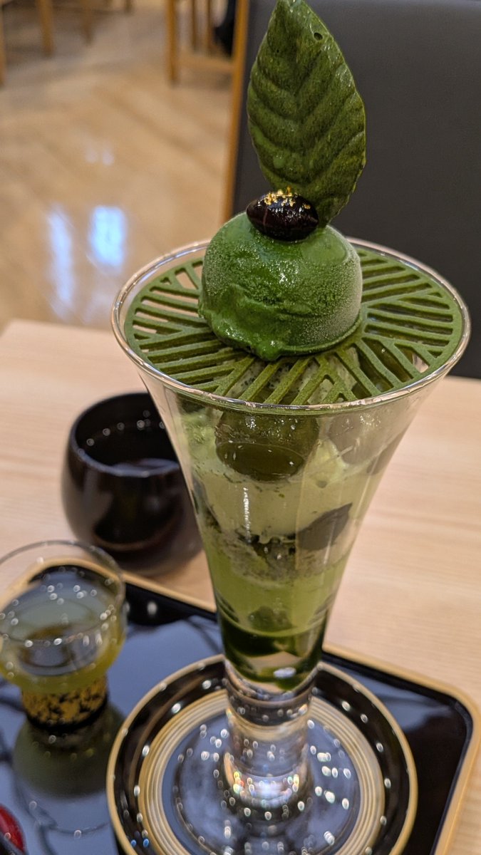 illust_assu's tweet photo. 京都で食べた3000円のパフェを納品します

山登り部の方はへっちゃらでしょうが

鞍馬寺から貴船神社と
歩き疲れてヘトヘトで 
そういえば夕方だけどブレックスファーストだ ってお腹ペコペコ

吸い込むように一気食いでした
#でぃちゅん #フォロバ100 #ブルバ100 https://t.co/xDyFZFk73x