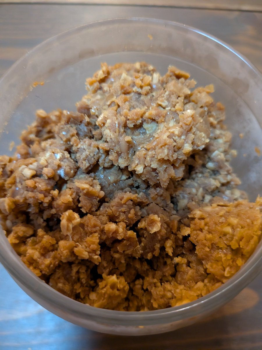 Notoriousmagari's tweet photo. 自分で作った味噌で作った味噌汁が完成しました。
ちょっと前から食べてるけど、身体の調子いいです！
疲れにくいし頭もスッキリ🥰 https://t.co/MyPdCDJuG6