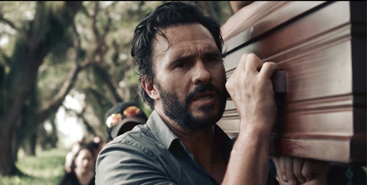 ElNacionalWeb's tweet photo. #27Sep | Juan Pablo Raba: "En Venezuela dejé un pedacito de mi corazón". ❤️🇻🇪 El actor colombiano protagoniza El Silbón 🎬, película dirigida por el venezolano Diego Velasco. Aunque no es de las personas que disfrutan del cine de terror, asegura que tuvo que dejar a un lado su predisposición para desarrollar su personaje.

Además, no podía decirle que no a la oferta de un amigo 🤝 Espera que pronto llegue el momento de contar historias políticas y de resiliencia en el país. 🇻🇪

✍️ Por @humbertosanchez

🔗 Lea más en https://t.co/3BJvkmnbZP