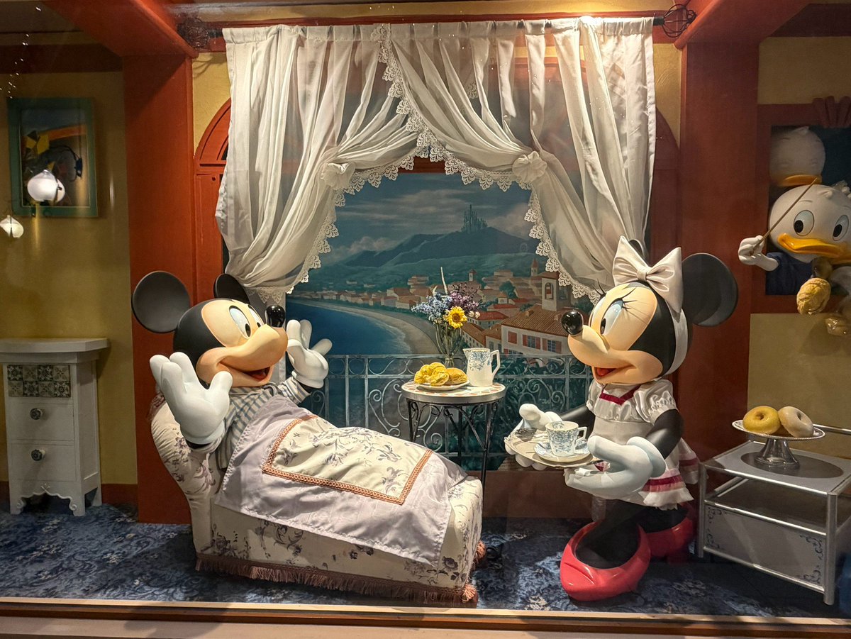 maruwork2023's tweet photo. 昨日は家族でディズニーランドへ
雨予報のなか、なんとか小雨どまりで降ったりやんだりで傘ささずとも楽しめる感じで、おかげかアトラクションの待ち時間も少なく楽しめたことに感謝 https://t.co/CRCCYrZeAF