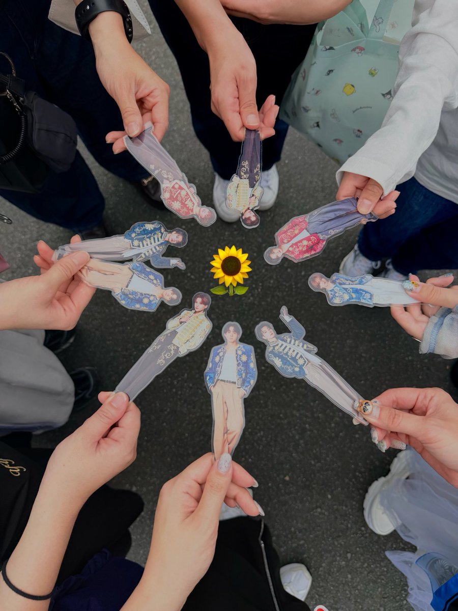 kmn0121's tweet photo. 今日で私のSUNFLOWERは終わりました🌻
夏輝くんのサンフラワープロジェクト行きたかったけど、、が、我慢😣おうちでPPVするかなぁ🥹
まじでぜーーんぶ楽しかった✌️現地で会ってくれたお友達ありがとう😍🤍🤍
お疲れさまでした〜🌻
#SF_FNT
#FANTASTICS
#SUNFLOWER https://t.co/poj5m6mqY3