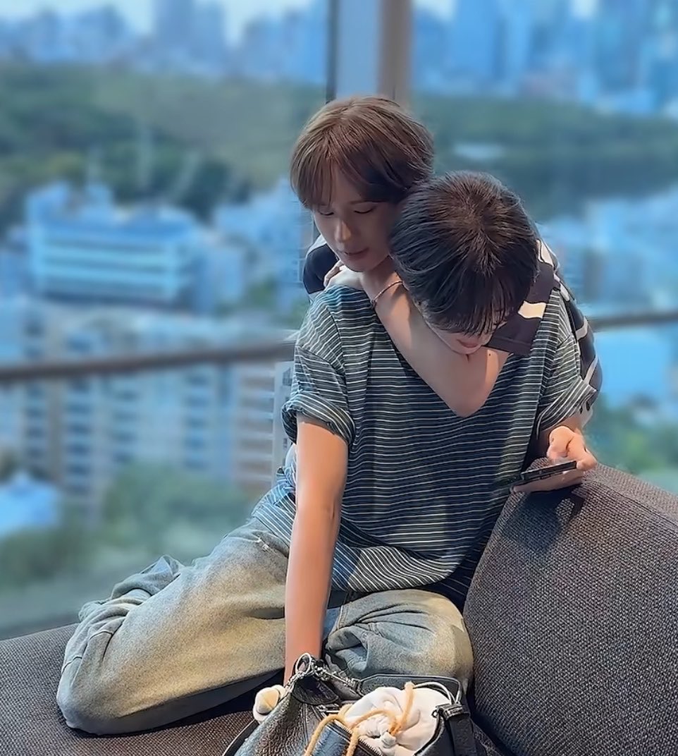 ham0jae's tweet photo. 쮝쮝이 둘이서 뭐함 https://t.co/CkWbMvnZrN