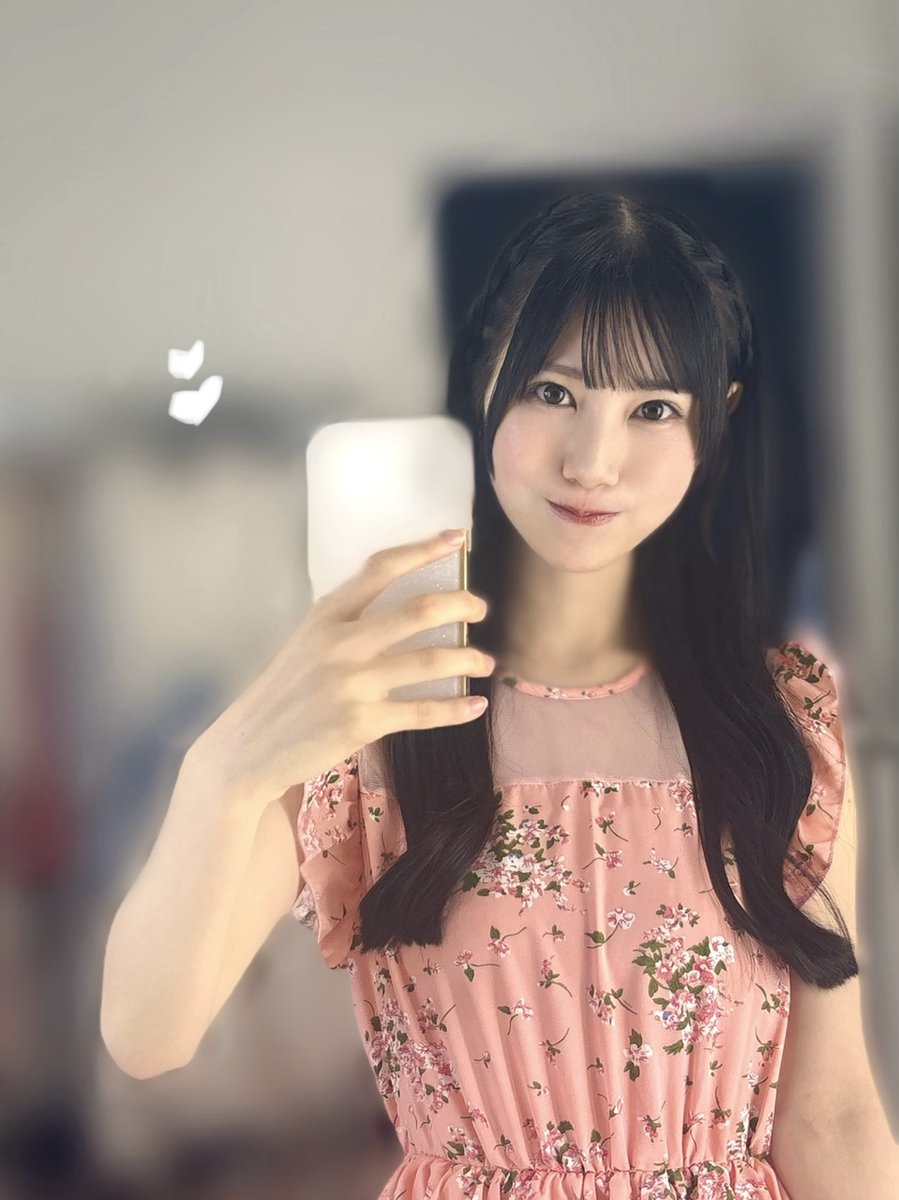 hinatazaka46's tweet photo. 【ブログ更新☀️ 鶴崎仁香】 トキメキが予感になる。 https://t.co/TLZPw8pf87 #日向坂46 #鶴崎仁香 https://t.co/EmNevsAeAp
