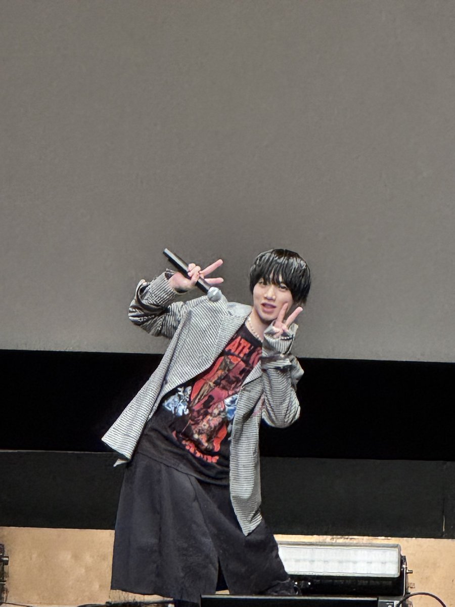 _k_u_0905's tweet photo. バーイベ楽しかった🥰
わだっくまの目こぼれ落ちるのかと思うくらい筋トレ頑張ってましたwww
あれは私たちには真似できない(金銭的にも)代物でしたwww
うえちゃんが楽しそうでなによりです🧡 https://t.co/4sLOdvXzYy