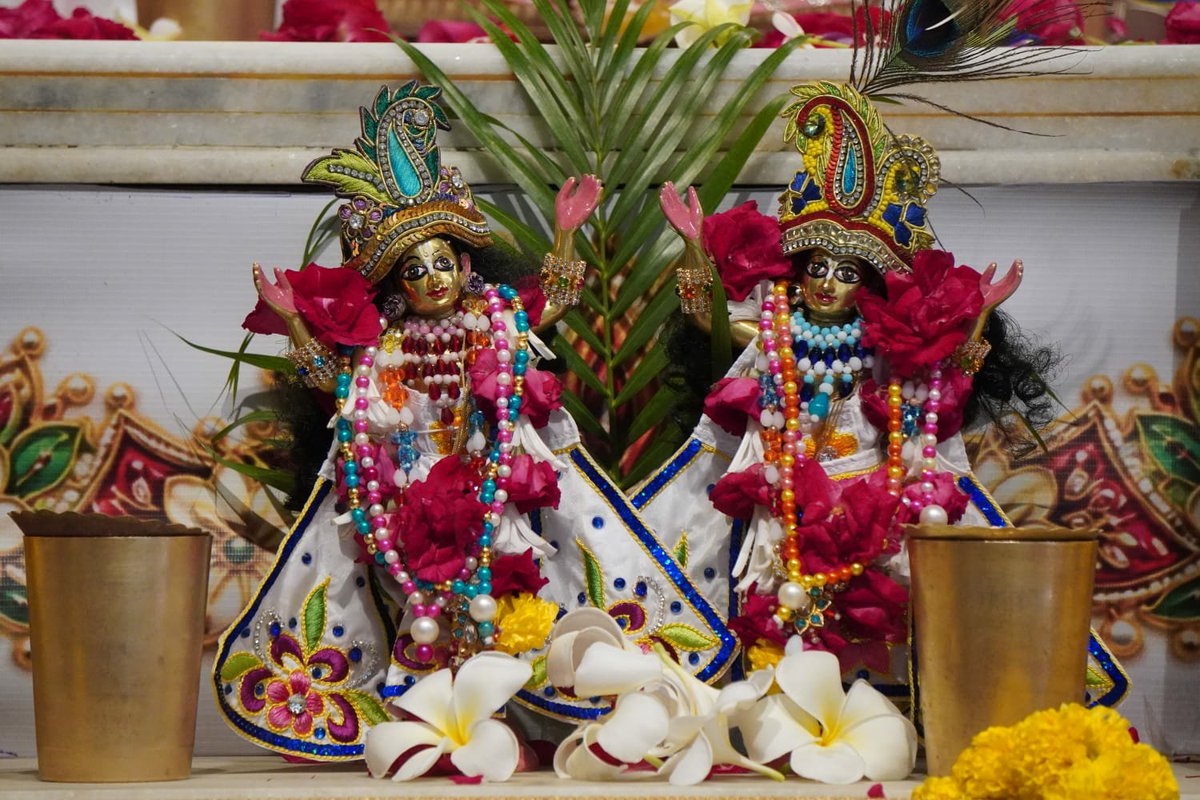 Iskcon_vvn's tweet photo. —❀꧁𝐻𝑎𝑟𝑒 𝐾𝑟𝑖𝑠ℎ𝑛𝑎꧂❀—
🌿🛕Shringar Darshan🛕🌿
—❀꧁27-09-2026꧂❀—
🌹 Sri Sri Radha Giridhariji🌹 
🌷ISKCON VVN Anand🌷
—❀꧁𝐻𝑎𝑟𝑒 𝐾𝑟𝑖𝑠ℎ𝑛𝑎꧂❀— https://t.co/DeQZ8RuX97