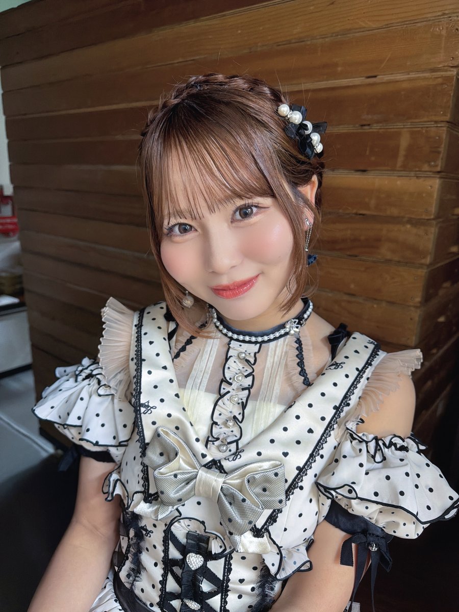 hana_oba's tweet photo. スペシャルライブ in 大阪
ありがとうございました 😻♡

お名前コールたくさん聞こえて
めちゃくちゃ嬉しかったです✨🫶🏻

サマーチューンも
みんなで育てていきましょう👋🏻🏖️⭐️

編み込みカチューシャまとめ髪〜💖 https://t.co/bgQRGvPtSd