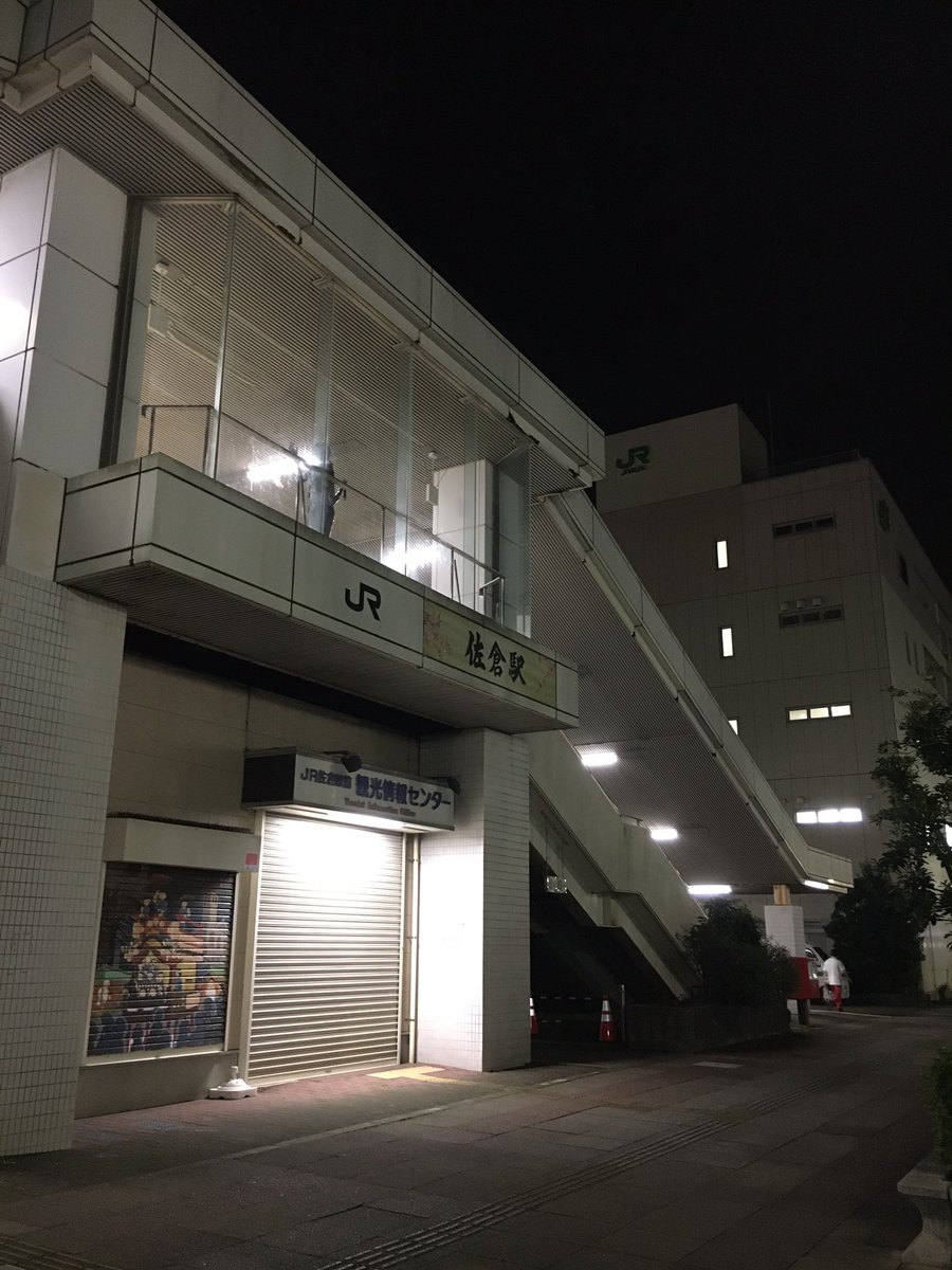 JF5OFRNU700McUw's tweet photo. 夜の佐倉駅北口と復活した夜のセブンイレブン佐倉駅北口店

冠水から1週間くらいは暗かったここも復活して夜も明るくなって、ようやく本来の夜の佐倉駅北口の風景に戻りました

あと、もう同じような台風や大雨が来てまた冠水が起きない事を祈るばかりです https://t.co/YNCC1WJmJo